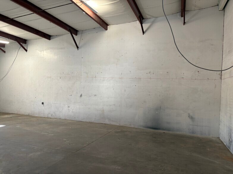 9212-9240 Lazy Ln, Tampa, FL à louer - Photo du bâtiment - Image 3 de 17