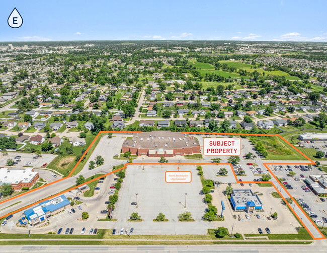 Plus de détails pour 2435 Edgewood Rd SW, Cedar Rapids, IA - Vente au détail à vendre