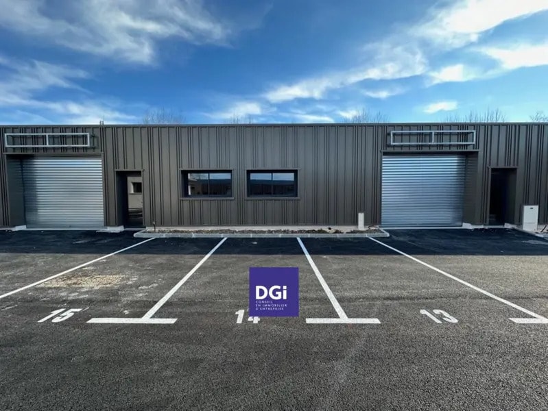 Flex in Nîmes for lease Building Photo- Image 1 of 4