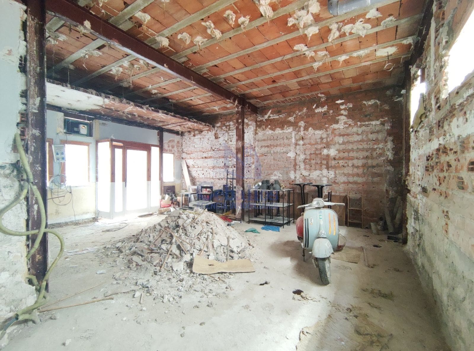 Retail in Guadalajara, Guadalajara for lease Interior Photo- Image 1 of 6