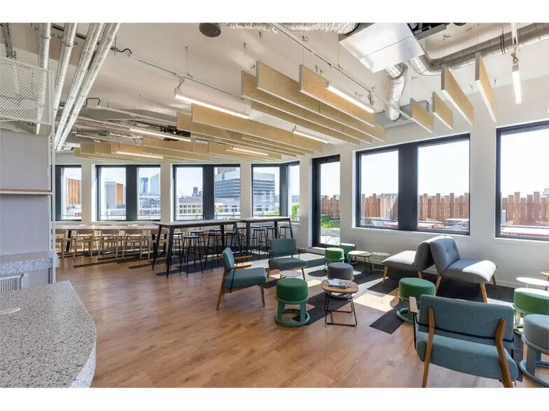 Office in Nanterre for lease - Building Photo - Image 3 of 13