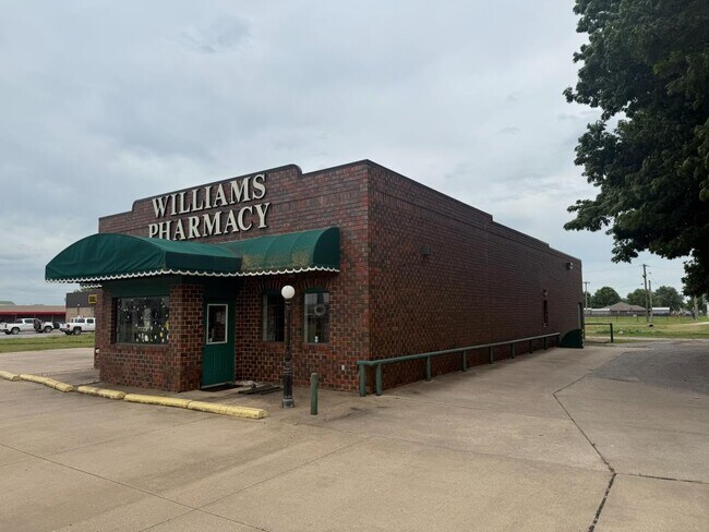 Plus de détails pour 700 E Broadway St, Lexington, OK - Commerce de détail à vendre