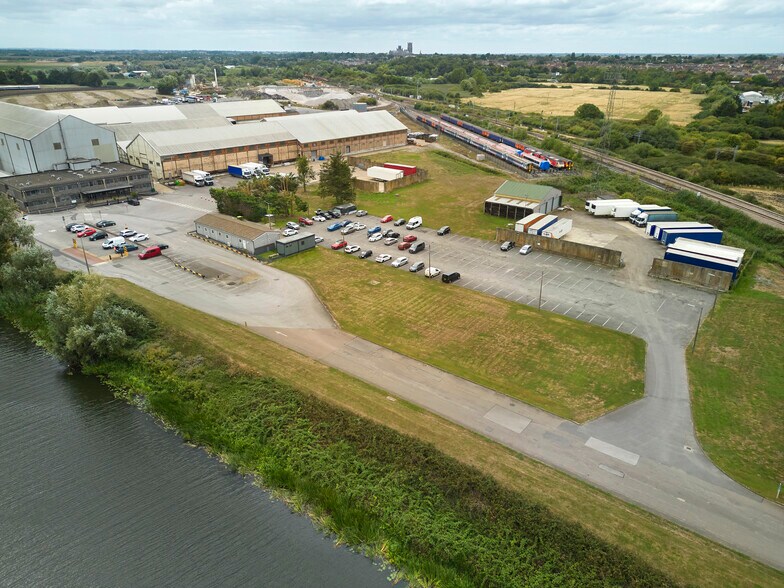 Road and Rail Distribution Centre, Queen Adelaide Way, Ely à louer - Aérien - Image 2 de 9