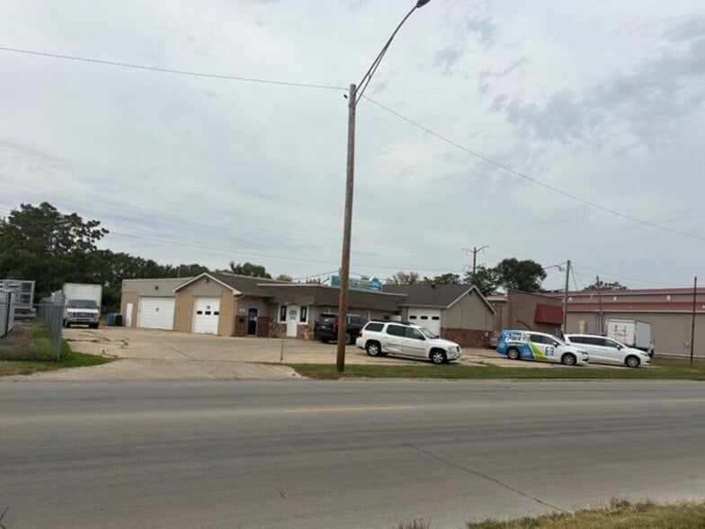 327 S Schuyler Ave, Bradley, IL for sale - Building Photo - Image 2 of 2