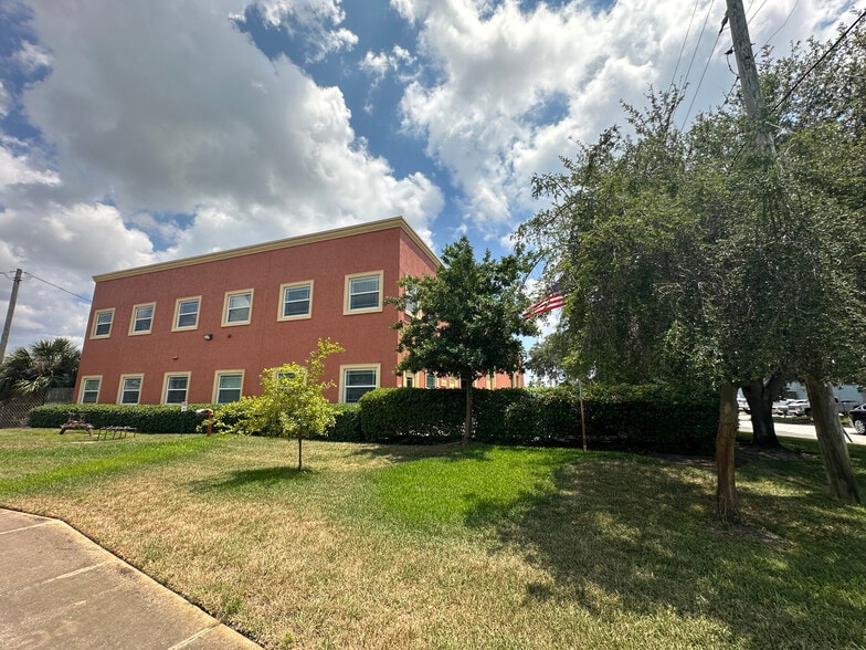 14173 Honeywell Rd, Largo, FL for lease - Building Photo - Image 2 of 3
