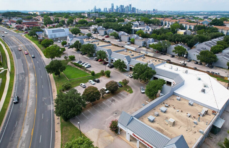 2400 E Oltorf St, Austin, TX à vendre - Photo du bâtiment - Image 3 de 17