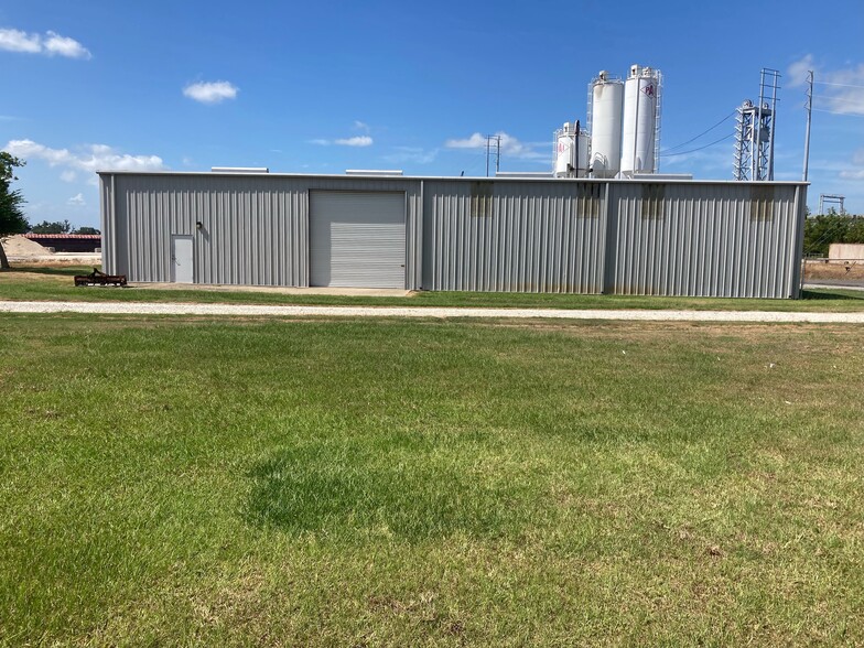 7939 Intracoastal Park Rd, Sulphur, LA for lease - Building Photo - Image 1 of 5