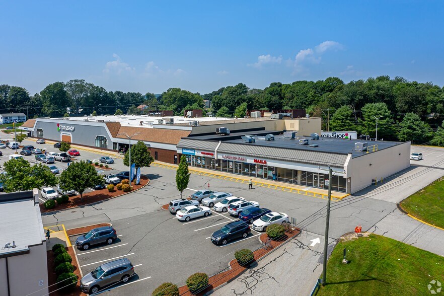 117 Boston Post Rd, Waterford, CT à louer - Photo du bâtiment - Image 2 de 3