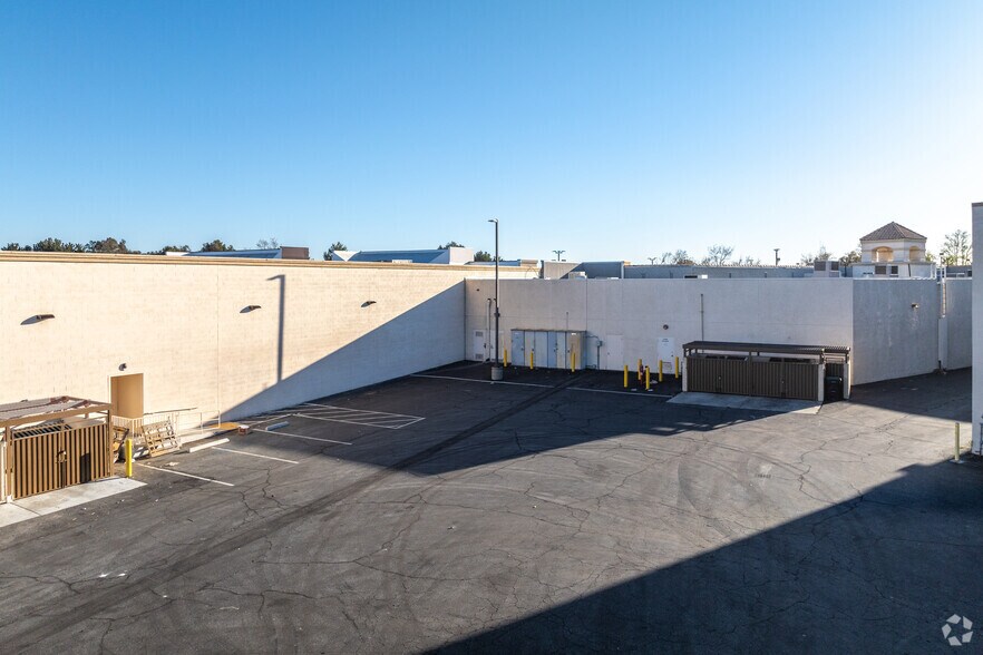 300 S Highland Springs Ave, Banning, CA à vendre - Photo du bâtiment - Image 3 de 5