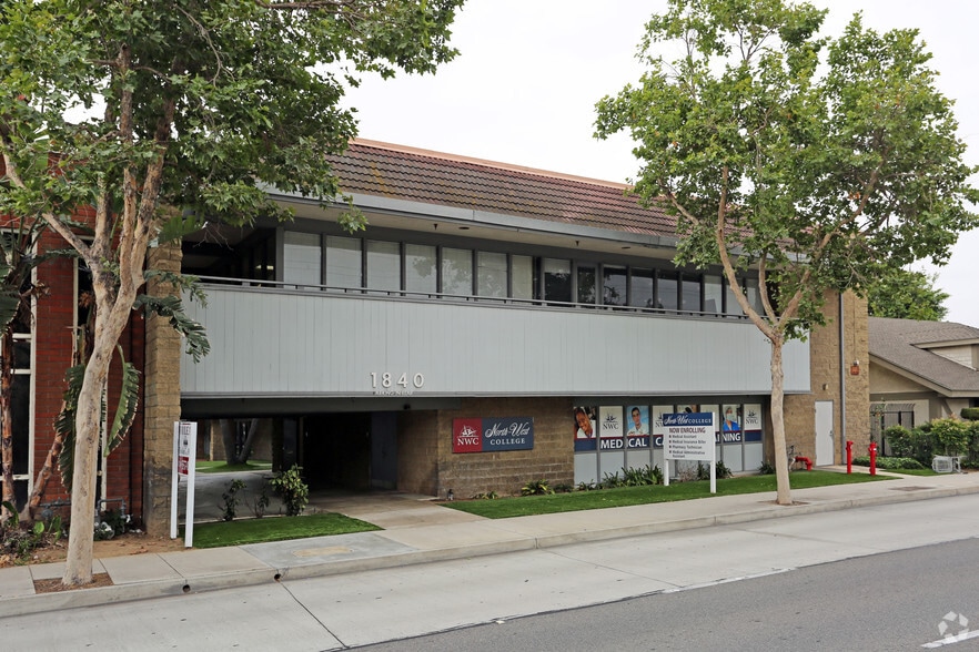 1840 E 17th St, Santa Ana, CA à louer - Photo du bâtiment - Image 3 de 9