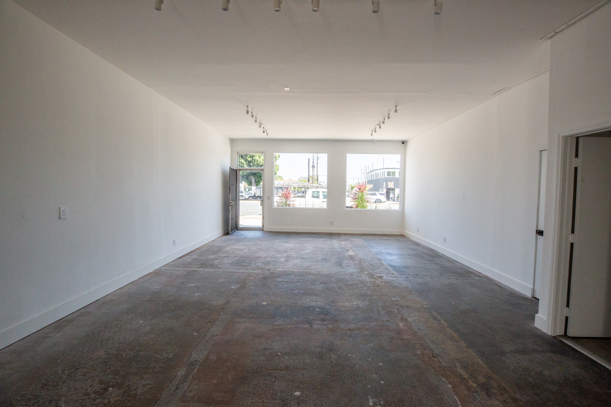 12923 Venice Blvd, Los Angeles, CA for lease Interior Photo- Image 1 of 13