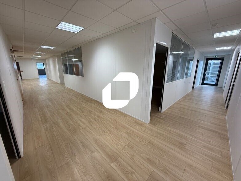 Avenue Satolas Green, Pusignan for lease - Interior Photo - Image 2 of 8