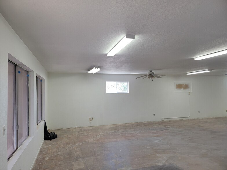 832 N Main Dr, Apache Junction, AZ à vendre - Photo du bâtiment - Image 3 de 7