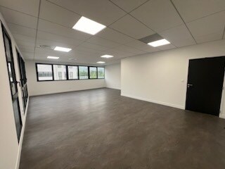 Office in Aubagne for sale Building Photo- Image 1 of 7