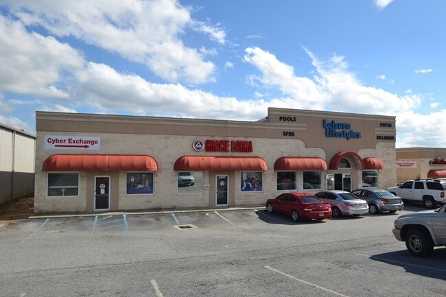 Plus de détails pour 5880 Veterans Pky, Columbus, GA - Commerce de détail à louer