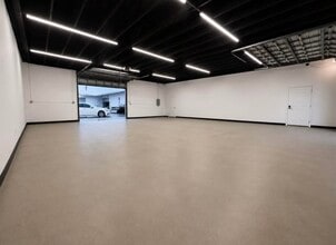 859 NE 44th St, Oakland Park, FL for lease Interior Photo- Image 1 of 6