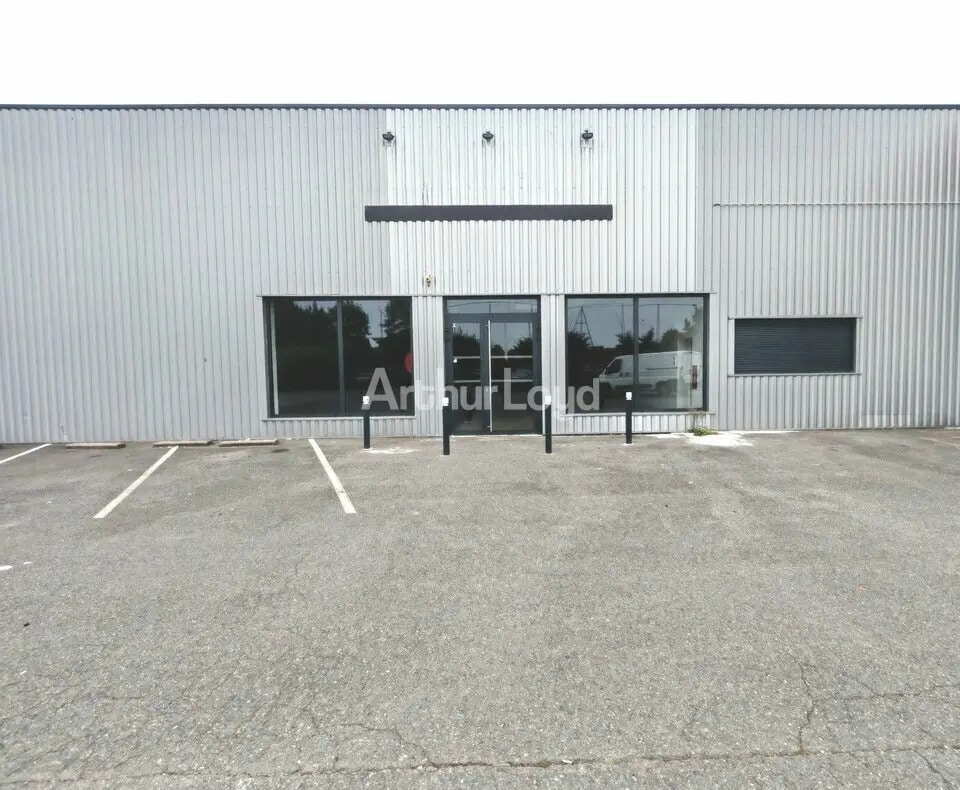 Retail in Reims for lease Building Photo- Image 1 of 8