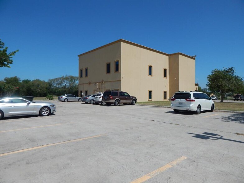 3701 W Business 83, Harlingen, TX à vendre - Photo du bâtiment - Image 2 de 32
