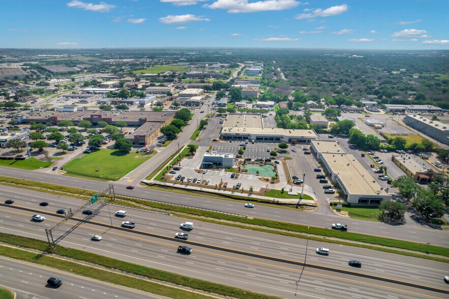 2000 N Mays St, Round Rock, TX à louer - Photo du bâtiment - Image 2 de 23