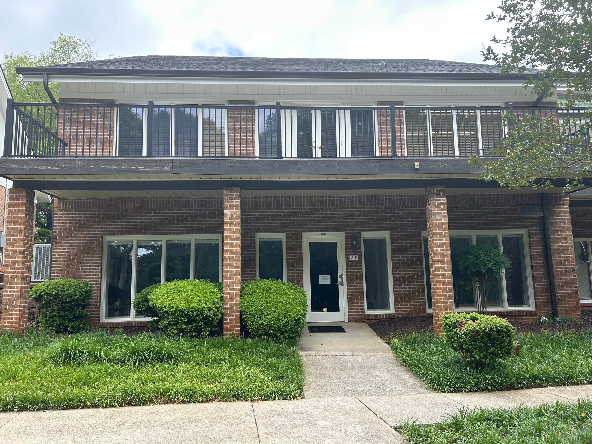 880 S Pleasantburg Dr, Greenville, SC for lease Primary Photo- Image 1 of 5