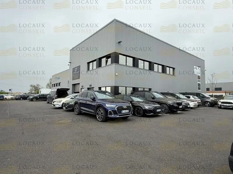 Flex in Belloy-en-France for lease Primary Photo- Image 1 of 2