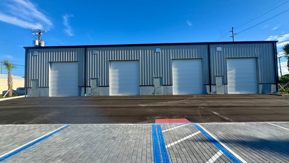 301 Florida Ave, Fort Pierce, FL à louer - Photo du bâtiment - Image 3 de 9