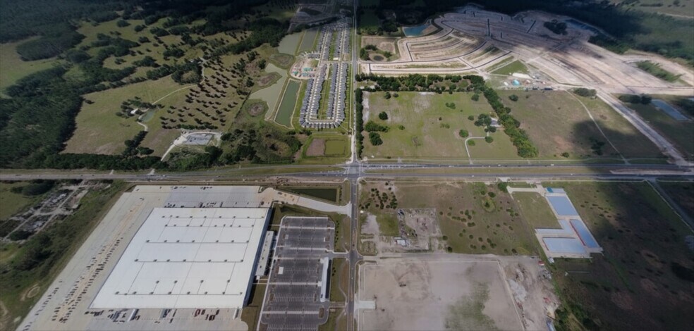 11714 Bellamy Brothers Blvd, Dade City, FL à louer - Photo du bâtiment - Image 2 de 3