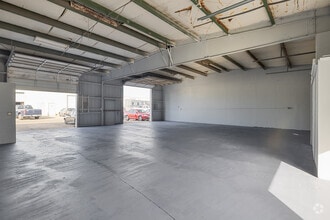 7715-7723 Ellis Rd, West Melbourne, FL à louer Photo intérieure- Image 1 de 2