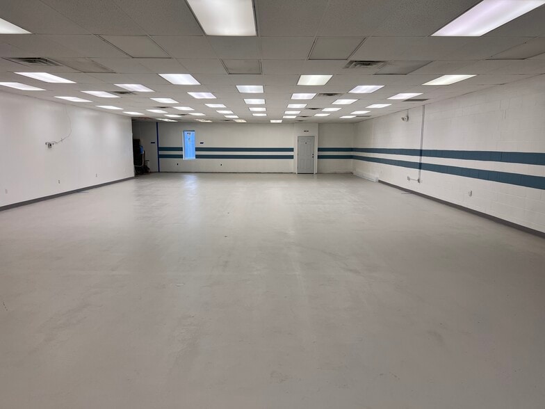 885 W Liberty St, Medina, OH for lease - Building Photo - Image 2 of 8