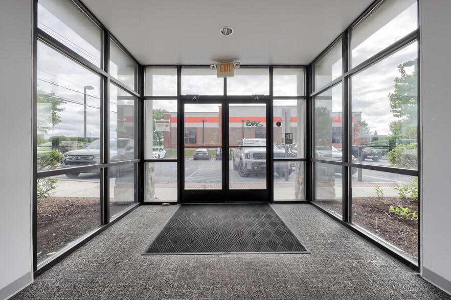 84 Doe Run Rd, Manheim, PA à louer - Photo du bâtiment - Image 2 de 30