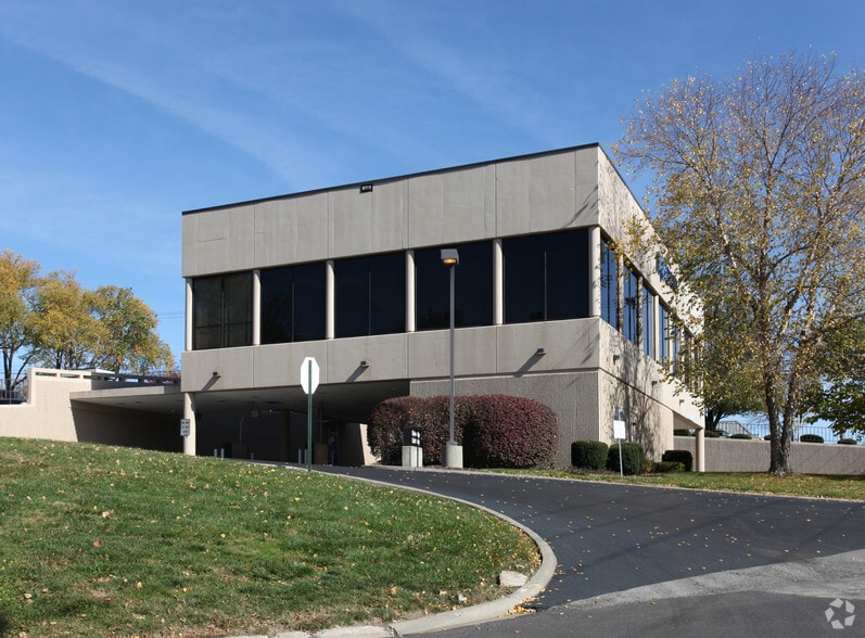8840 State Line Rd, Leawood, KS for sale - Building Photo - Image 3 of 3