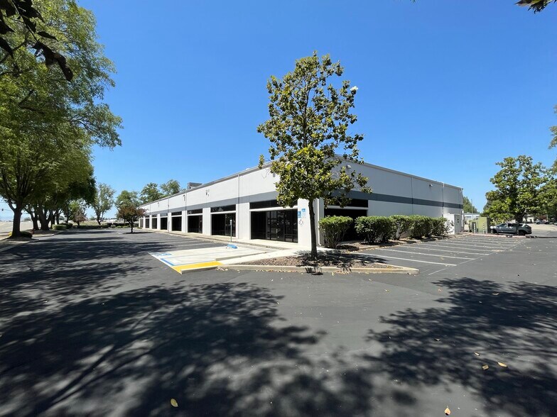 199 Frank West Cir, Stockton, CA à louer - Photo du bâtiment - Image 2 de 3