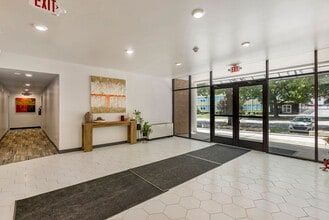 2330 Victory Pky, Cincinnati, OH for lease Lobby- Image 2 of 20