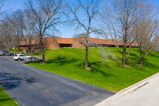 More details for 333 Bishops Way, Brookfield, WI - Office for Lease