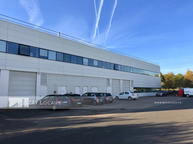 Flex dans Cergy à louer - Photo du bâtiment - Image 1 de 8