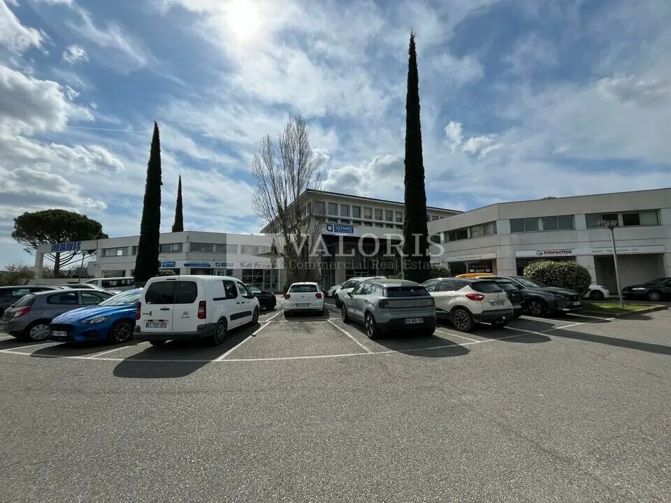 Office in Aix-en-Provence for lease Building Photo- Image 1 of 9