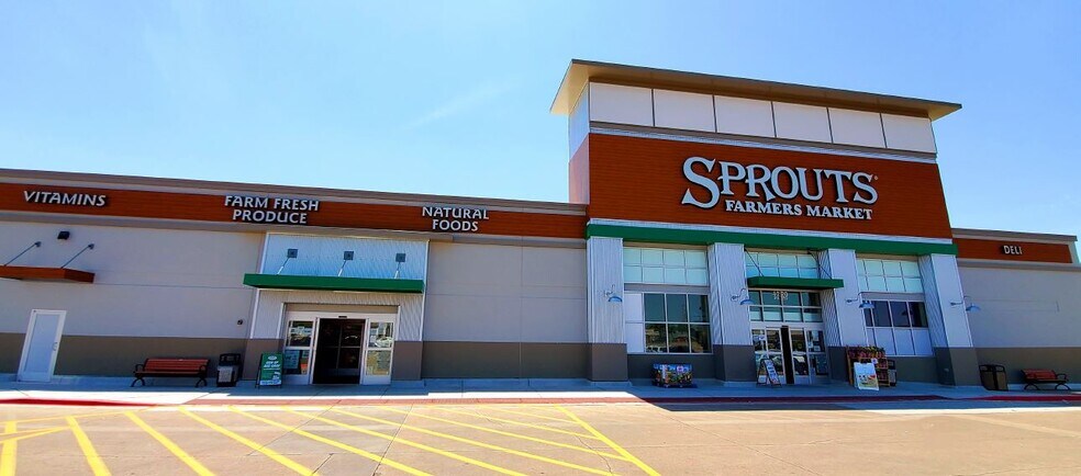 1220 N Town East Blvd, Mesquite, TX à louer - Photo du bâtiment - Image 1 de 2