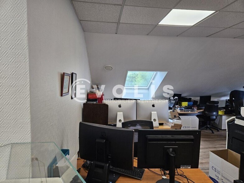 1 Rue De Terre Neuve, Les Ulis for lease - Interior Photo - Image 2 of 8