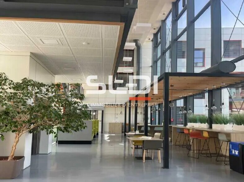 Bureau dans Dardilly à louer - Photo du bâtiment - Image 2 de 24