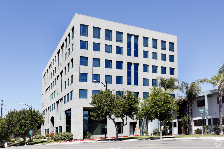 2411 W Olive Ave, Burbank, CA for lease - Building Photo - Image 2 of 5