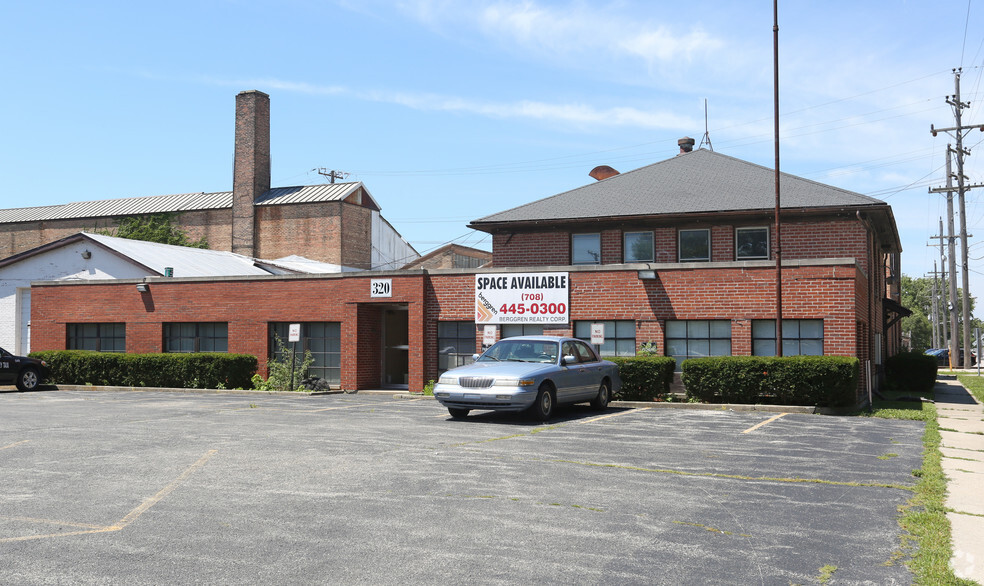 320 N Highland Ave, Aurora, IL for sale - Primary Photo - Image 1 of 1