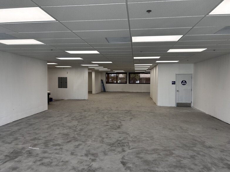 147-159 W Shaw Ave, Clovis, CA for lease - Interior Photo - Image 3 of 9