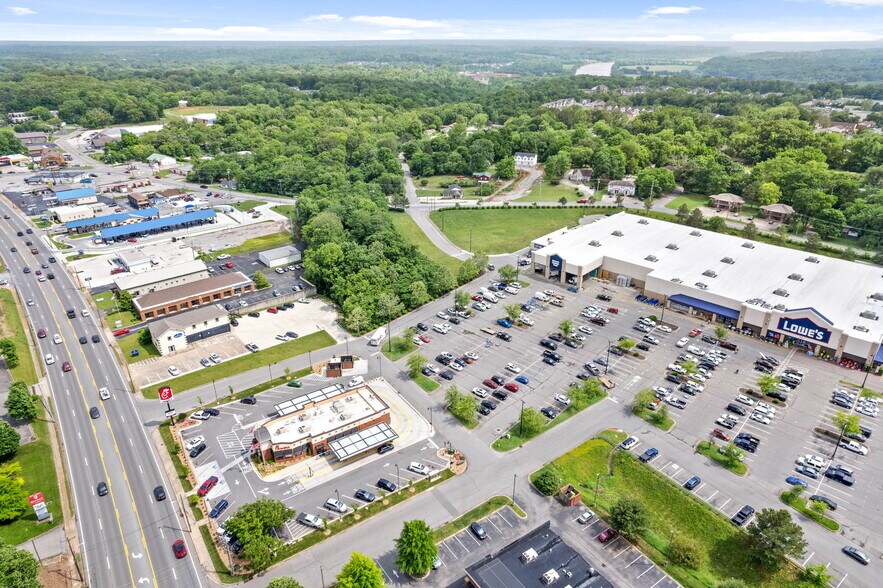 1662 Golf Club Ln, Clarksville, TN à vendre - Photo du bâtiment - Image 3 de 34