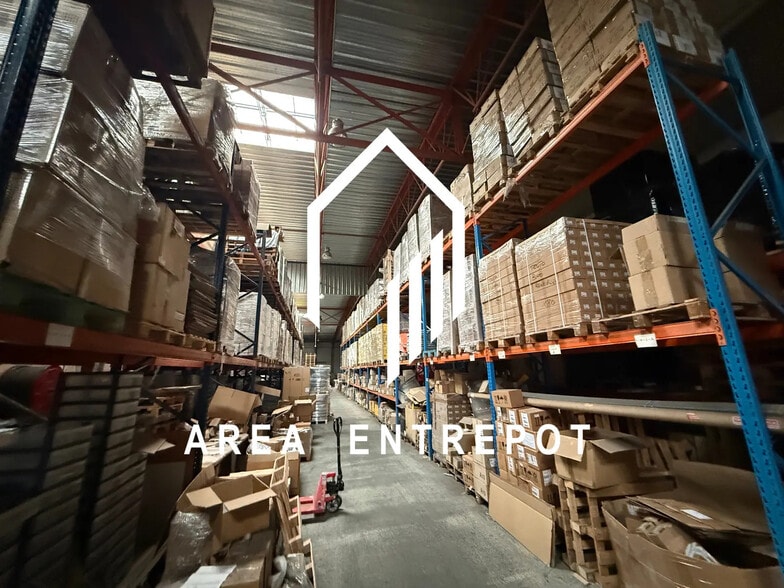 Flex in Vitrolles for lease - Interior Photo - Image 2 of 7