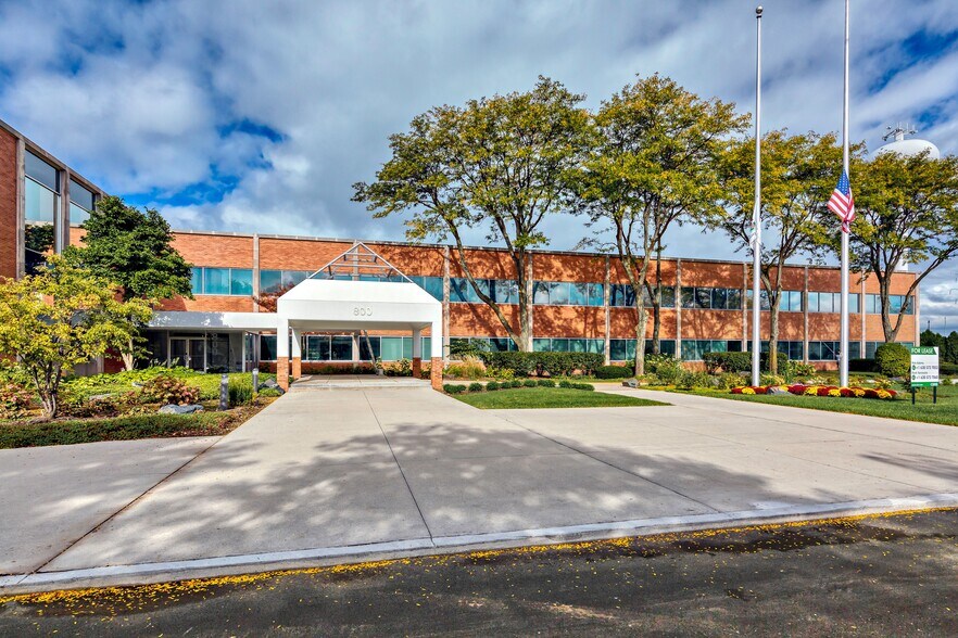 800 Jorie Blvd, Oak Brook, IL à louer - Photo du bâtiment - Image 2 de 6