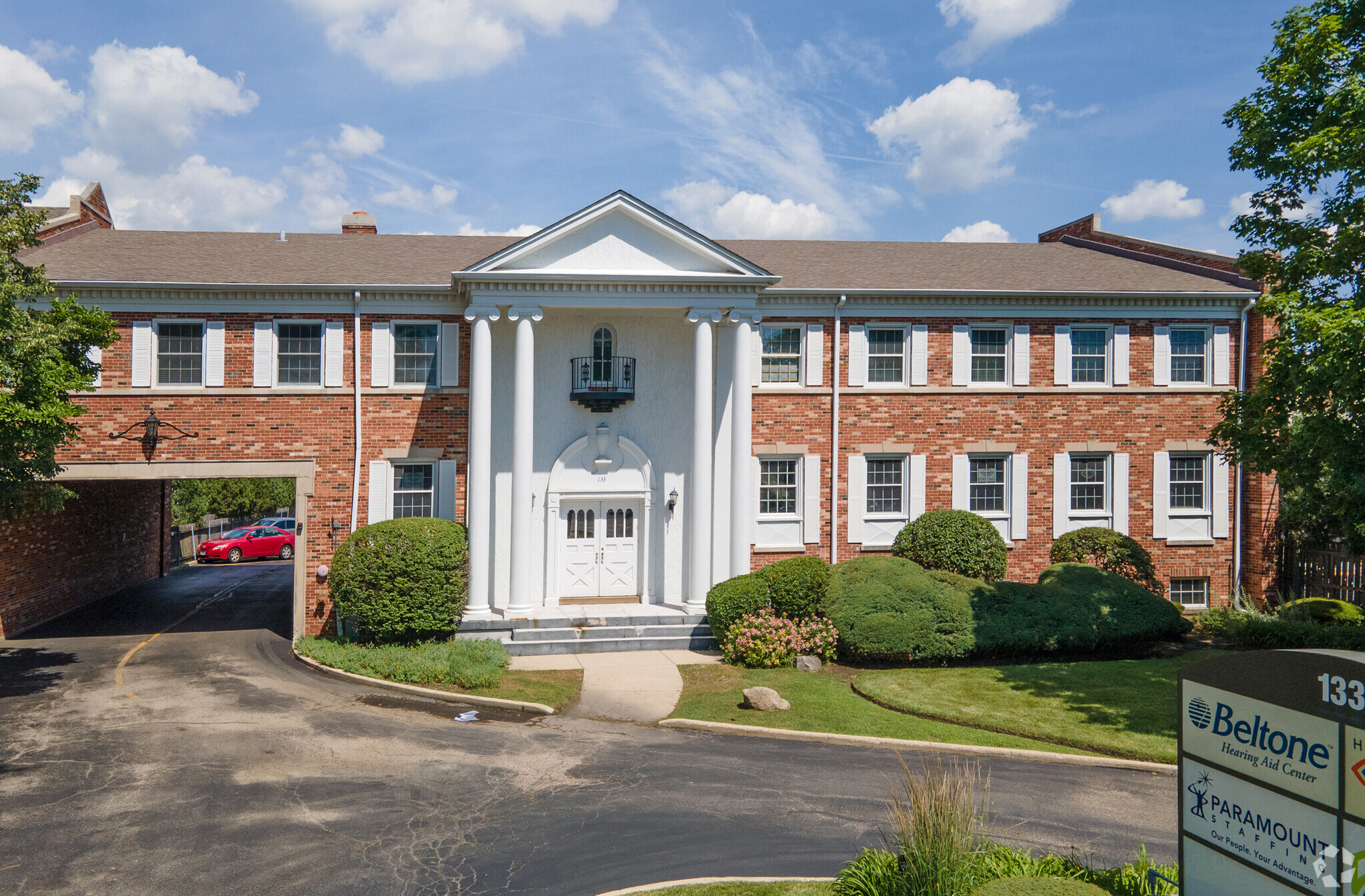 133 E Ogden Ave, Hinsdale, IL for sale Primary Photo- Image 1 of 1