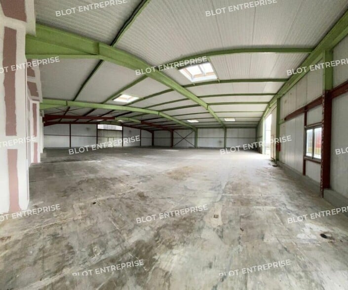 Flex in Saint-Grégoire for lease - Building Photo - Image 2 of 4
