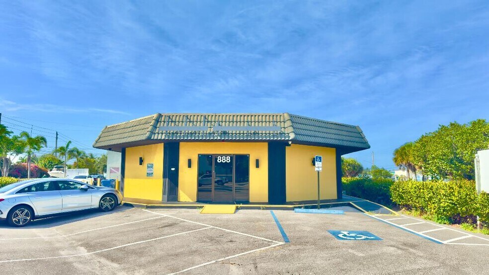 888 East Coast Ave, Lantana, FL à louer - Photo du bâtiment - Image 1 de 9