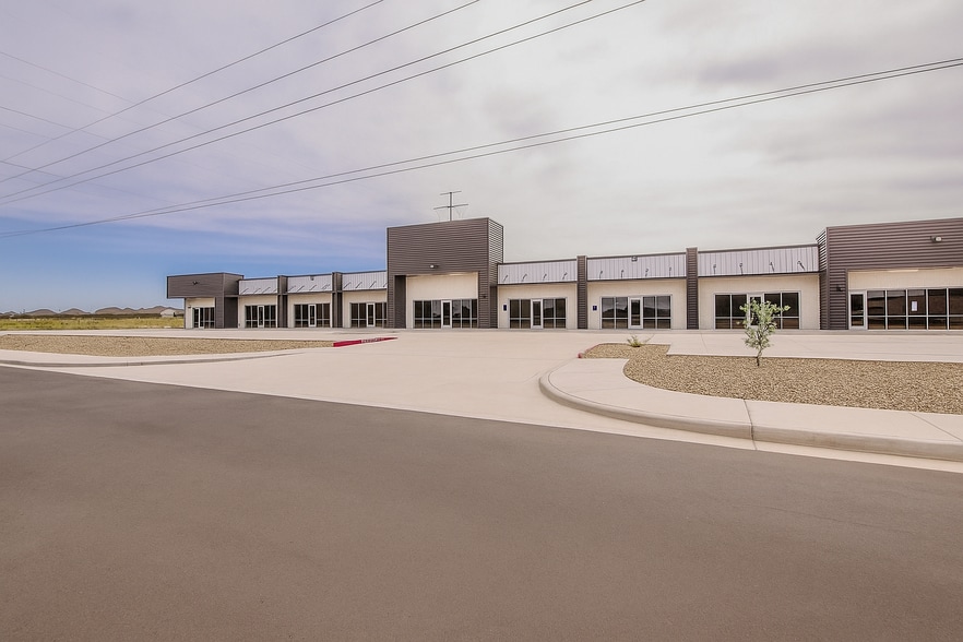 10617 University Ave, Lubbock, TX for lease - Primary Photo - Image 1 of 12