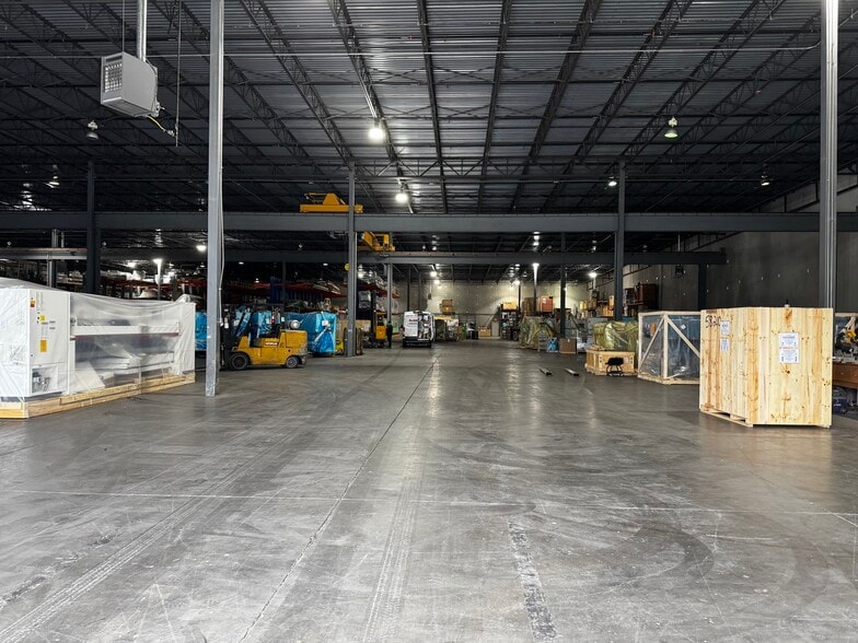 640 Pegg Rd, Greensboro, NC for lease - Building Photo - Image 2 of 4
